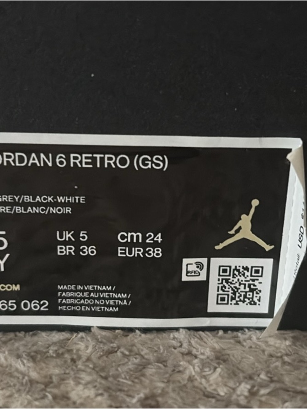 Jordan Kids Sneakers - Grey / Black / White Jordan 6 Retro Hare
